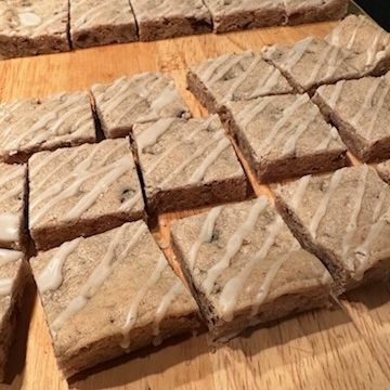 I glazed half of this batch with vanilla glaze and half with rum glaze.  The pattern helped me know which was which.